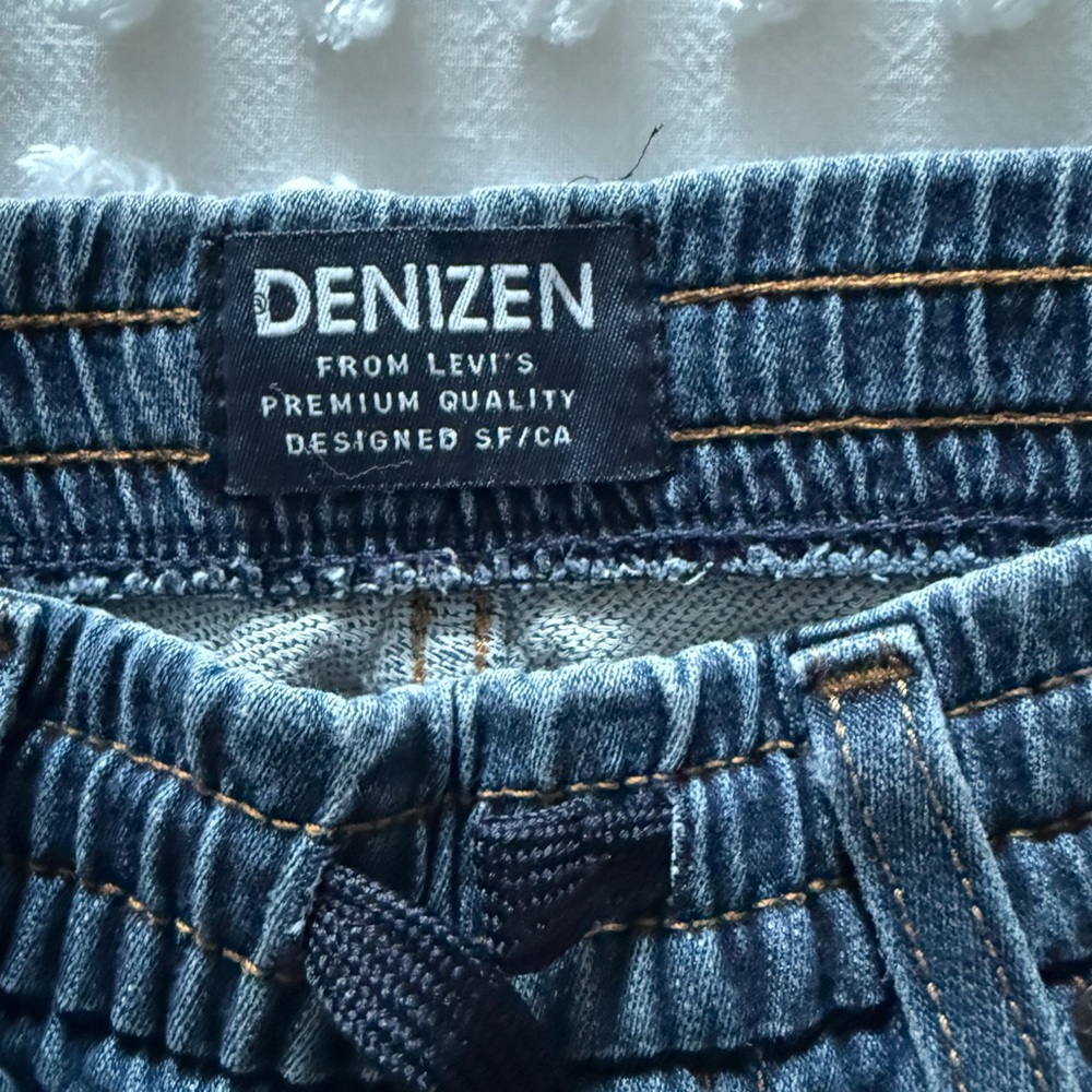 Children lightweight Levi’s Denizen drawstring jeans.